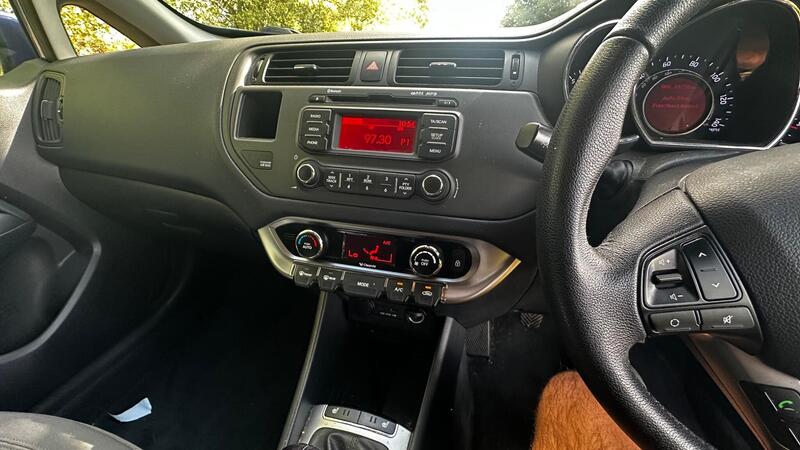 2013 Kia Rio — photo 21