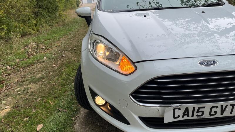 2015 Ford Fiesta — photo 16