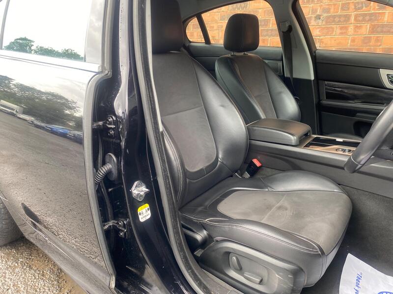Jaguar XF view 12