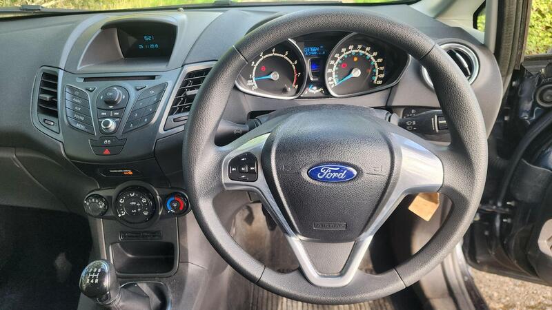 2014 Ford Fiesta — photo 30