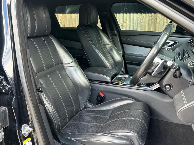 Land Rover Range Rover Velar view 3