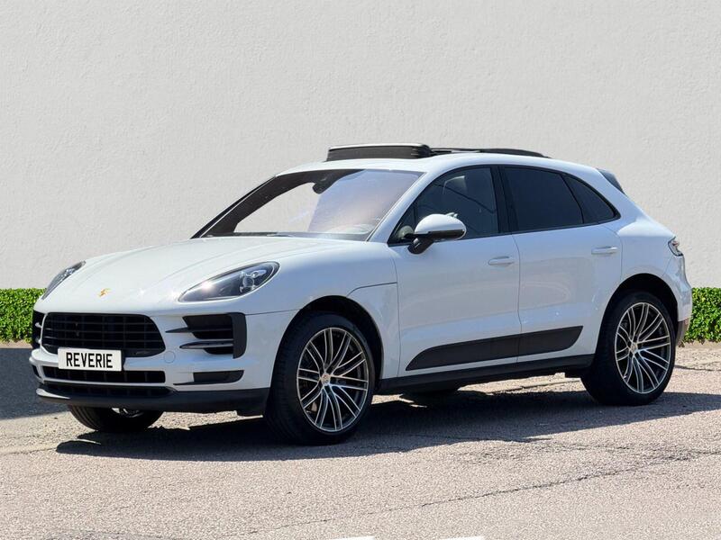 Porsche Macan view 3
