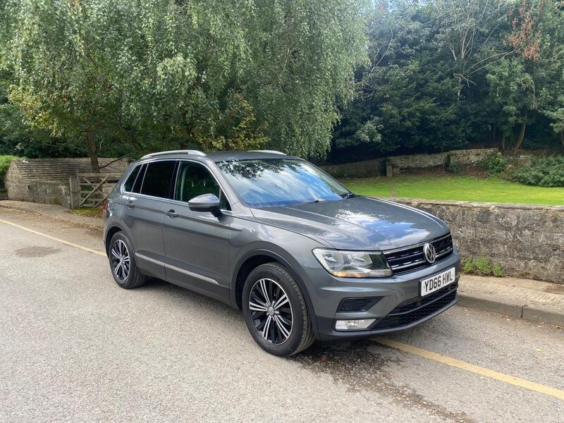 Volkswagen Tiguan view 3