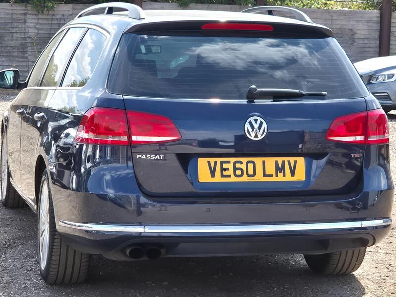Volkswagen Passat view 4