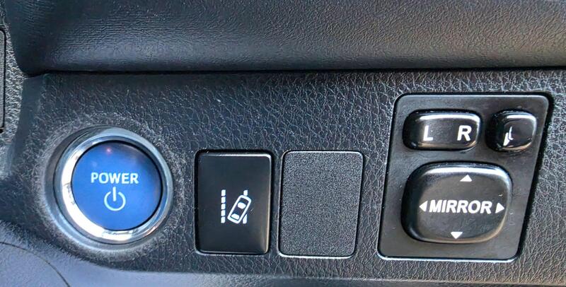 Toyota RAV4 2.5 VVT-h Excel CVT 4WD Euro 6 (s/s) 5dr thumbnail 32