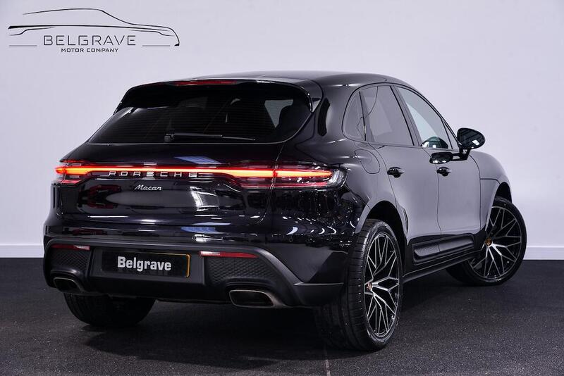 Porsche Macan view 3