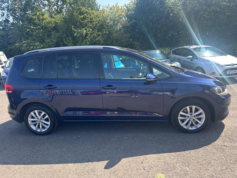 Volkswagen Touran view 5