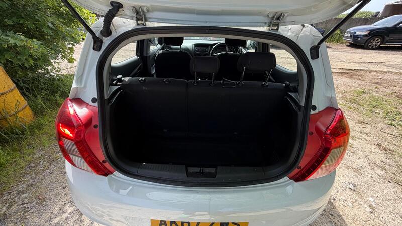 2017 Vauxhall Viva — photo 15