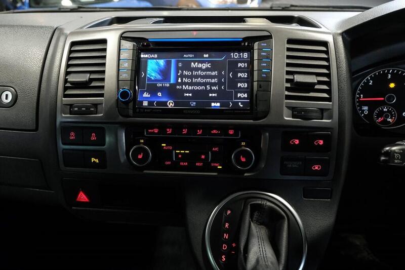 Volkswagen Caravelle view 13