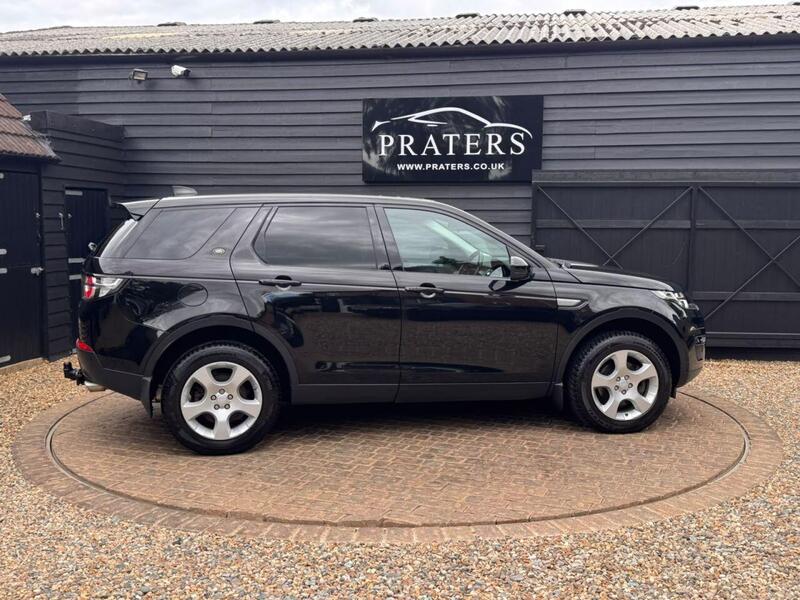 Land Rover Discovery Sport view 5