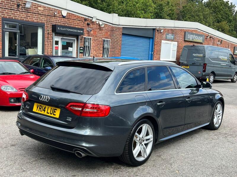 Audi A4 Avant view 3