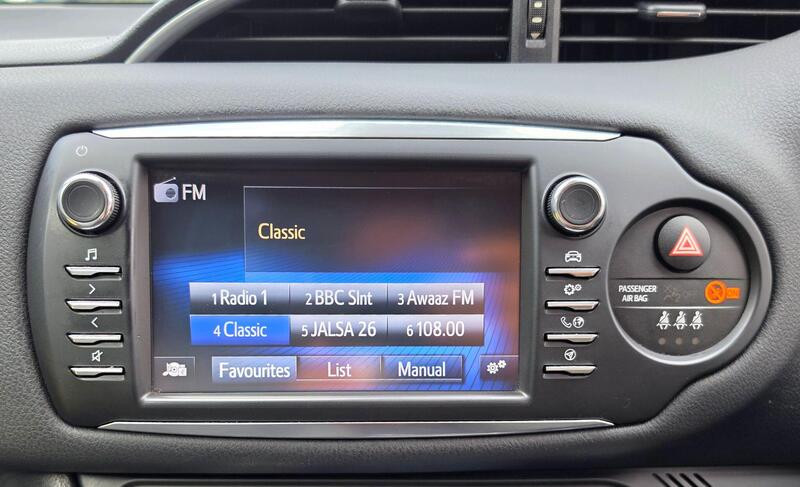 Toyota Yaris 1.5 VVT-h Design E-CVT Euro 6 (s/s) 5dr thumbnail 38