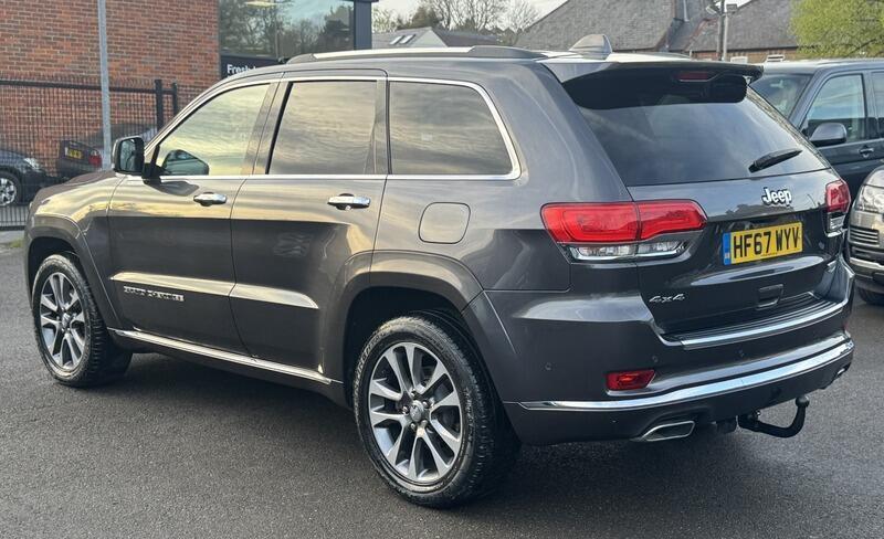 Jeep Grand Cherokee view 3