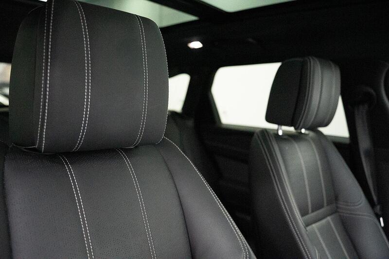 Land Rover Range Rover Velar view 4