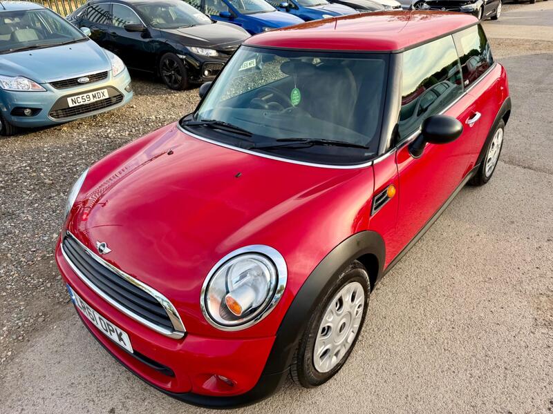 Mini Hatch view 7
