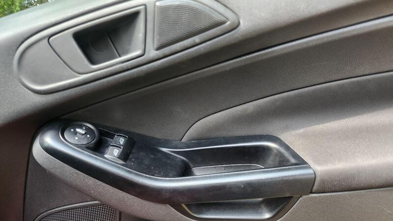 2014 Ford Fiesta — photo 35