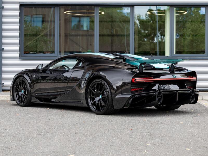 Bugatti Chiron view 5
