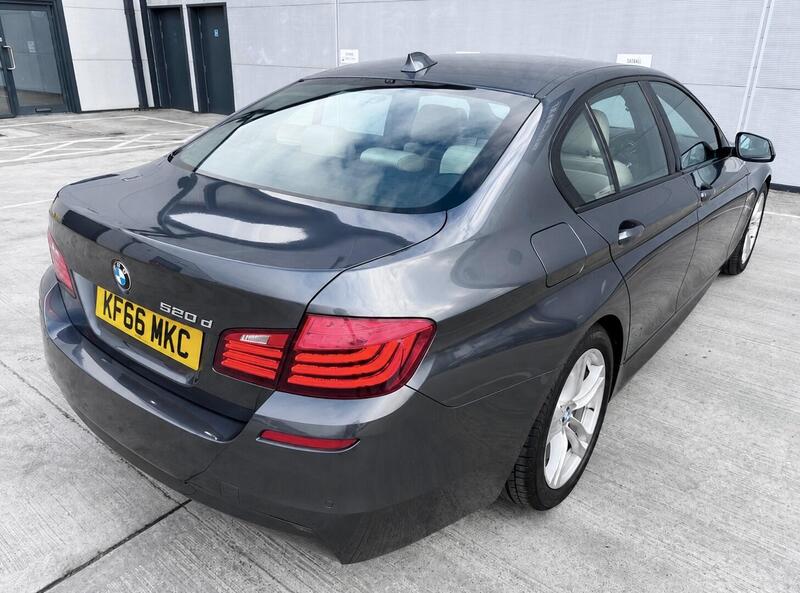 BMW 5 Series view 6