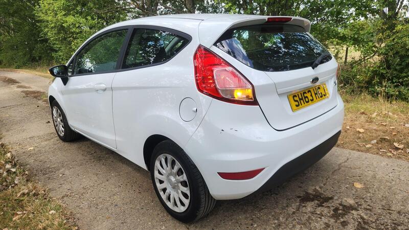 2013 Ford Fiesta — photo 4