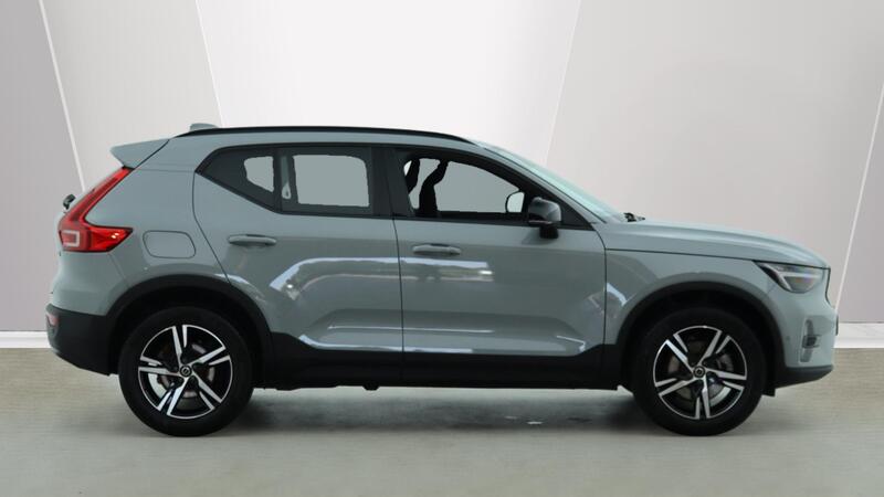 Volvo XC40 view 3