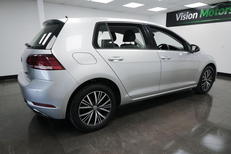 Volkswagen Golf view 3
