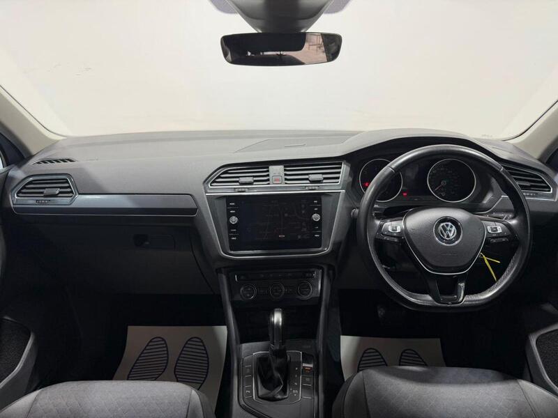 Volkswagen Tiguan view 4