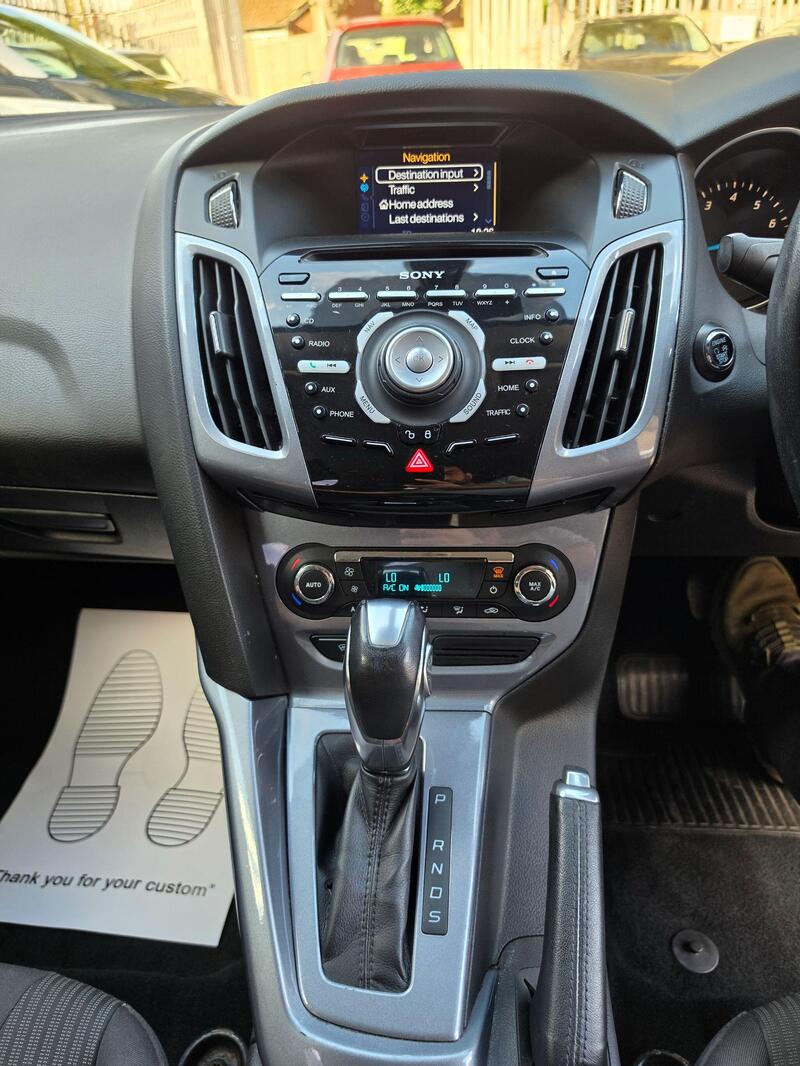 Ford Focus 1.6 Titanium Navigator Powershift Euro 5 5dr thumbnail 36