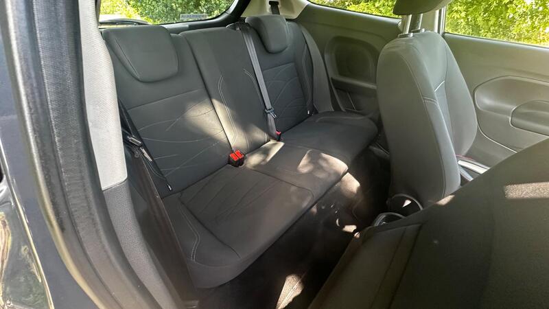 2014 Ford Fiesta — photo 9