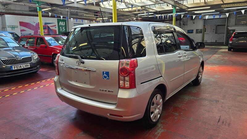 Toyota Raum view 7