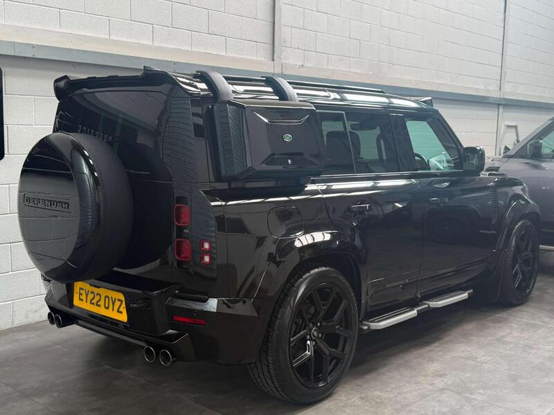 Land Rover Defender 110 view 6