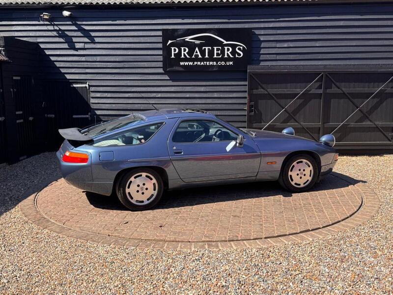 Porsche 928 view 7