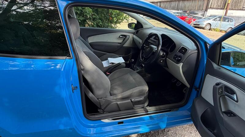 2015 Volkswagen Polo — photo 10