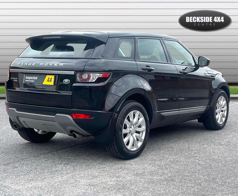 Land Rover Range Rover Evoque view 3