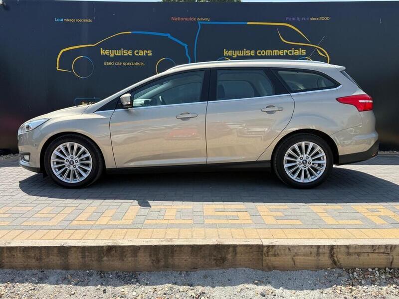 Ford Focus view 2
