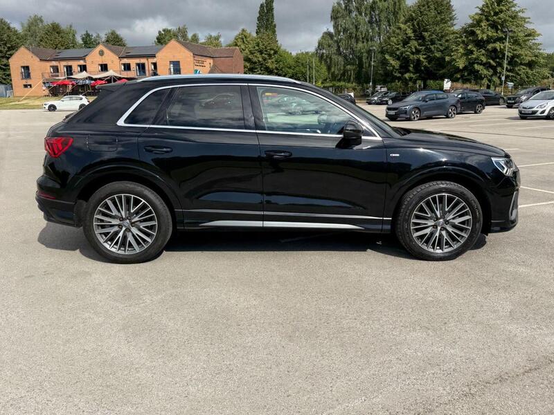 Audi Q3 view 4
