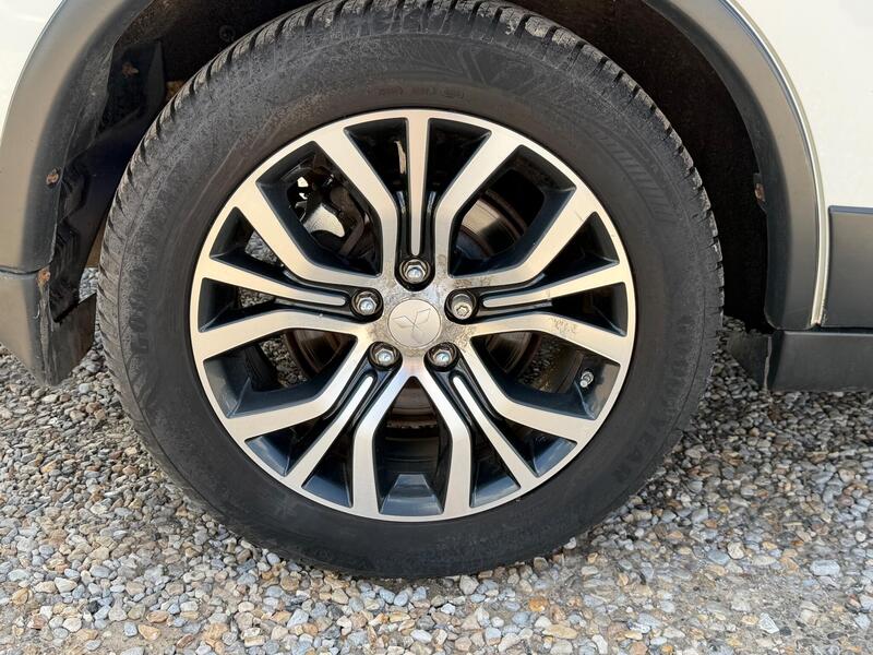 Mitsubishi Outlander view 2