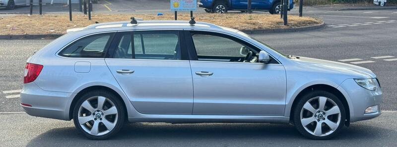 Skoda Superb view 5