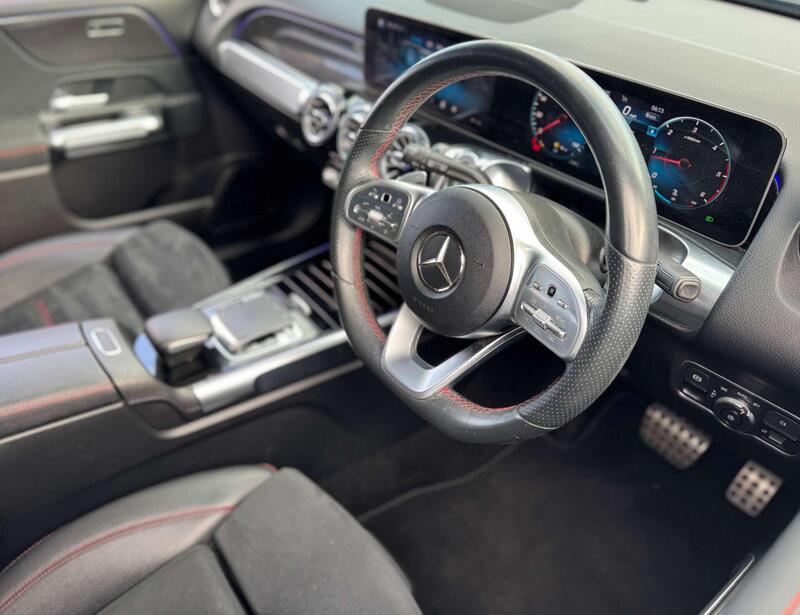 Mercedes-Benz Mercedes-Benz GLB view 2