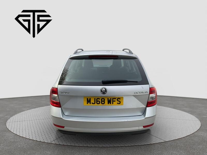 Skoda Octavia view 4