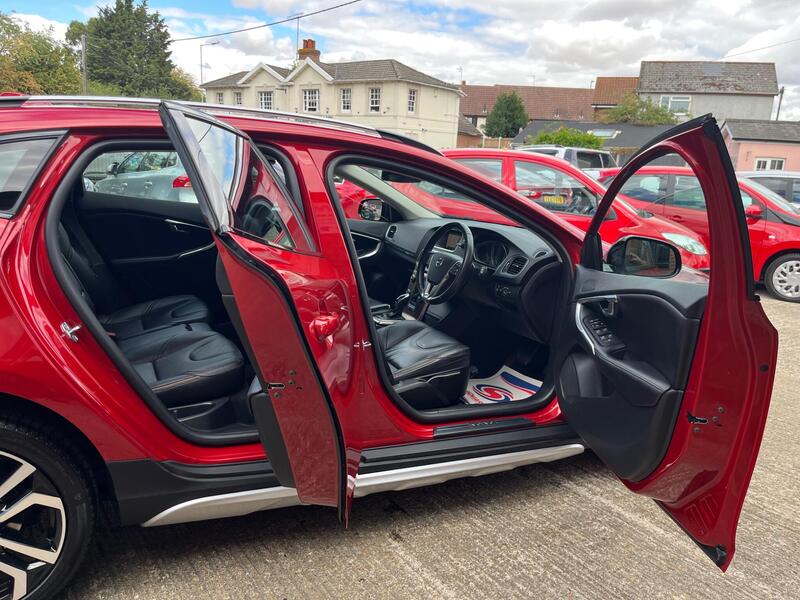 Volvo V40 Cross Country view 2