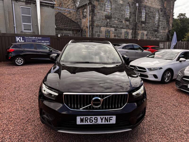 Volvo XC40 view 2