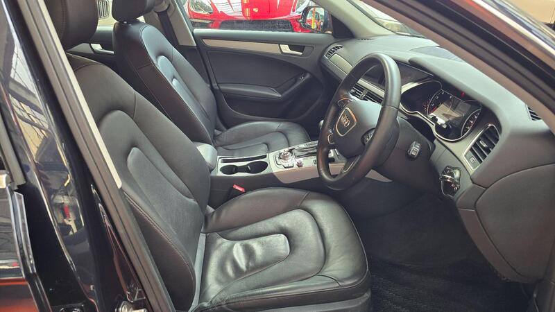 Audi A4 Avant view 5