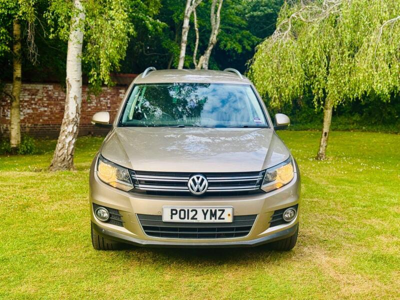 Volkswagen Tiguan view 3