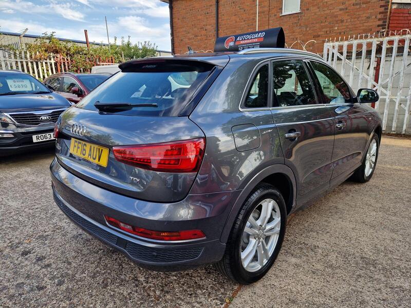 Audi Q3 view 6