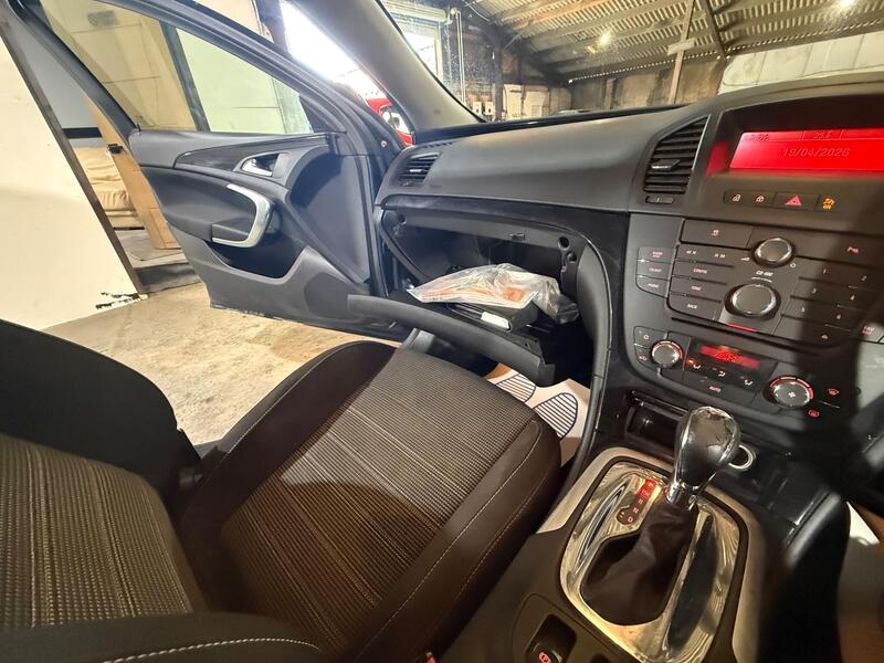 2011 Vauxhall Insignia — photo 22