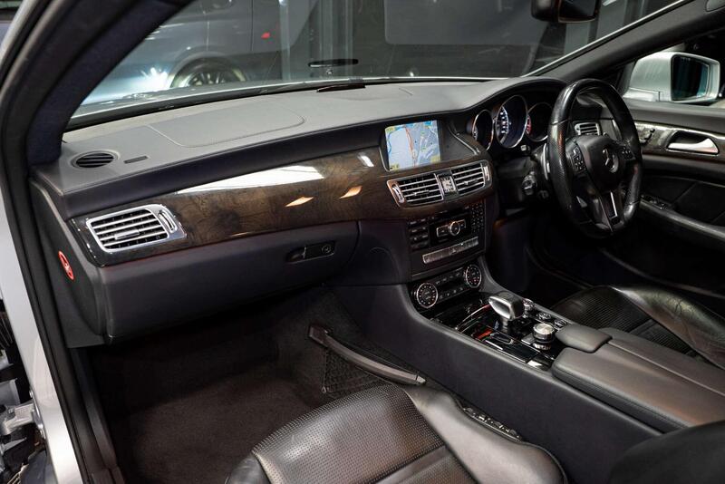 Mercedes-Benz CLS view 4
