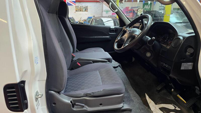 Nissan Elgrand view 6