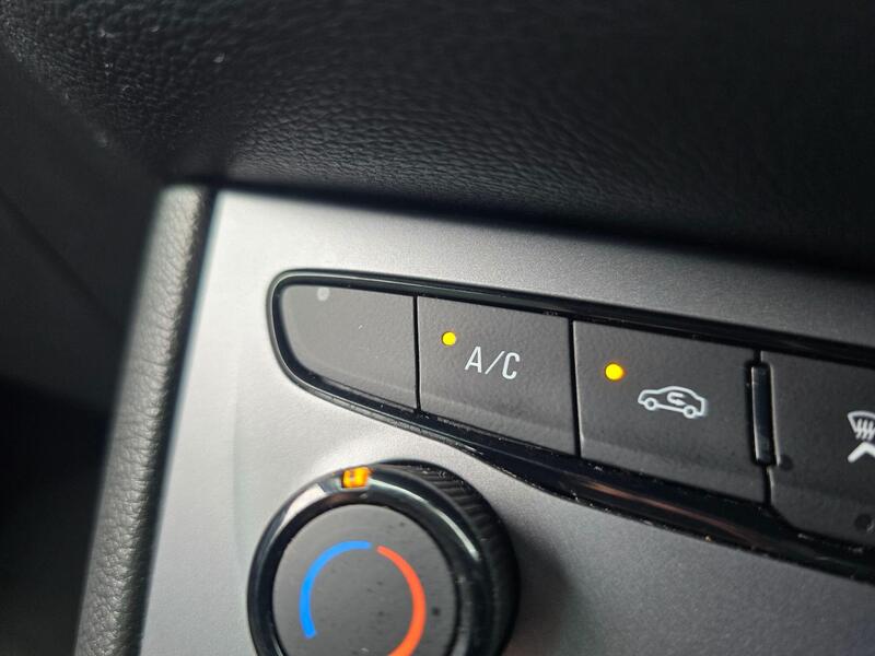Vauxhall Astra view 4