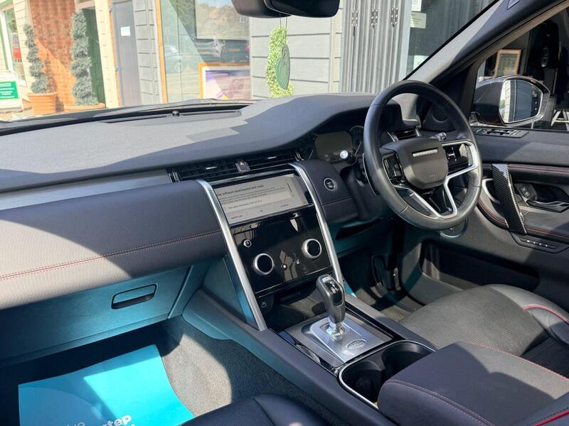 Land Rover Discovery Sport view 3