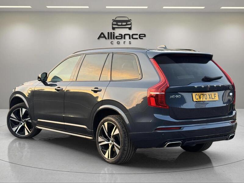 Volvo XC90 view 3
